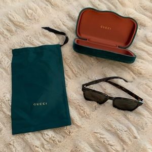 Gucci sunglasses very gently worn (2-3 times).